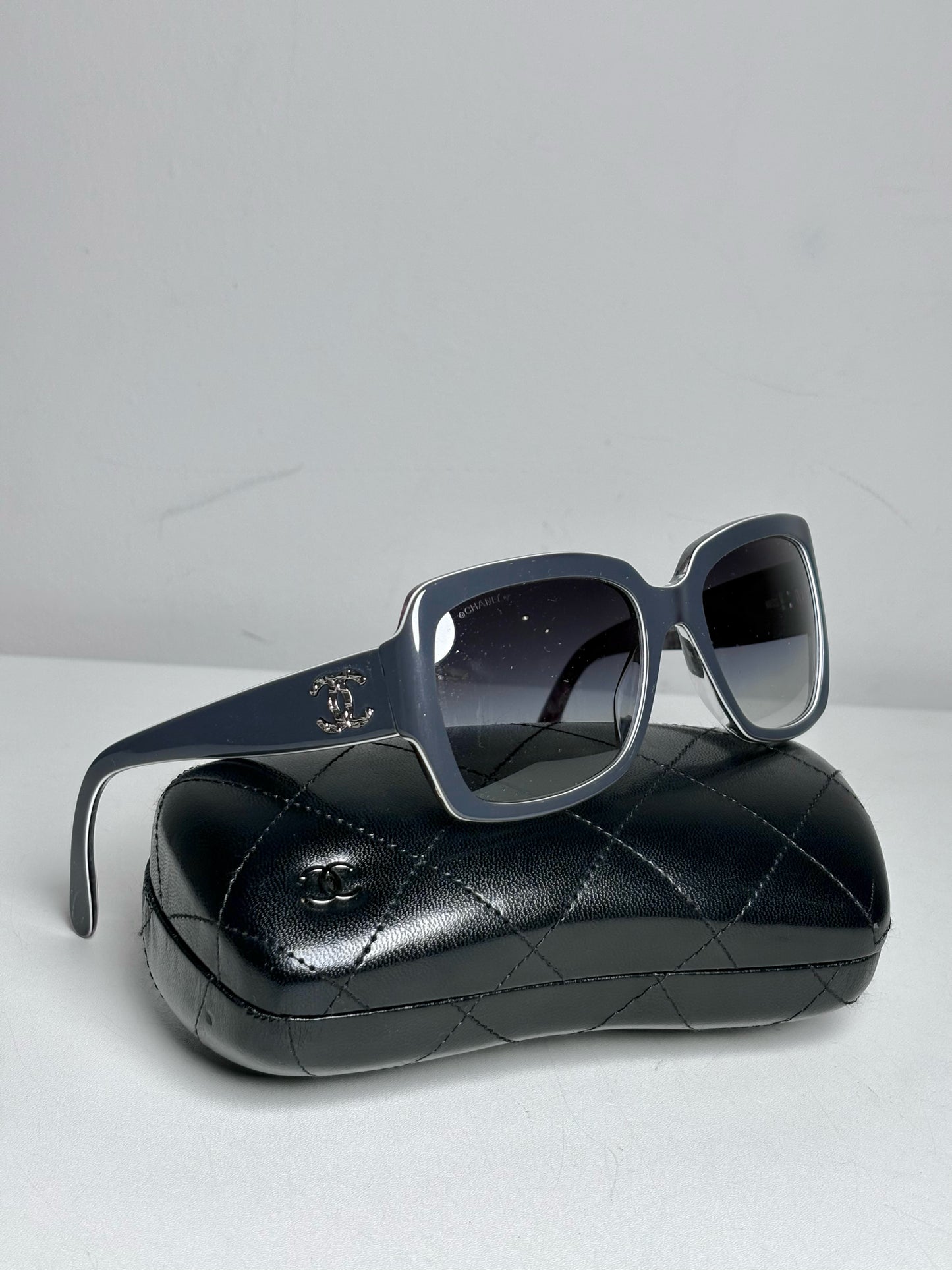 Chanel 5221 Square Frame Pre-owned Gray Acetate Sunglasses