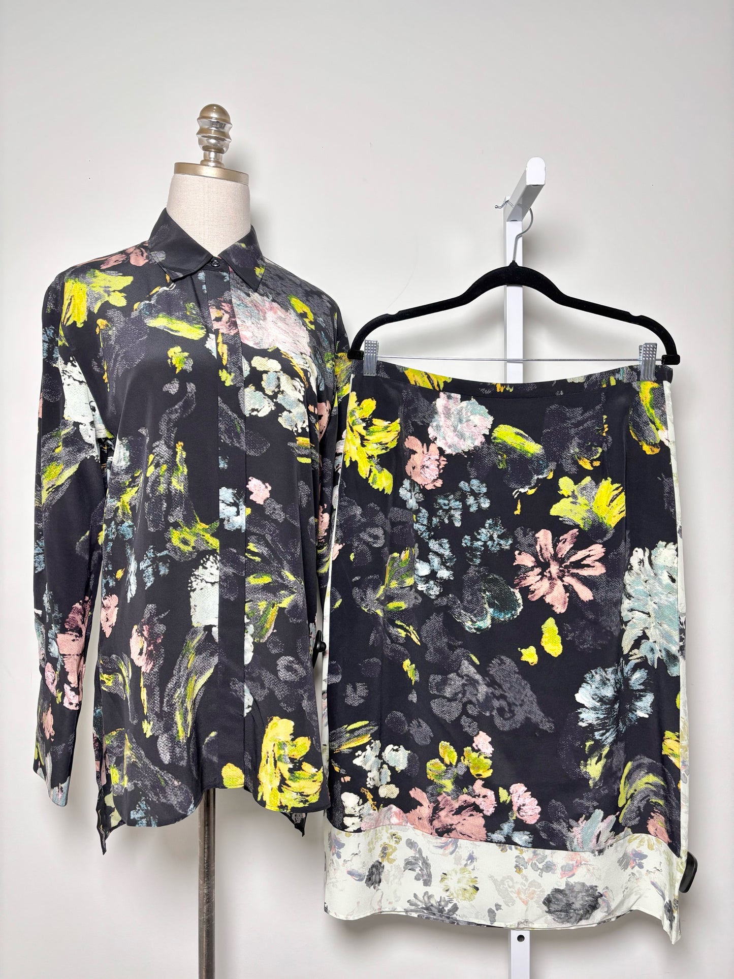 Women Size 42 Joseph Black, pink, white Floral Skirt