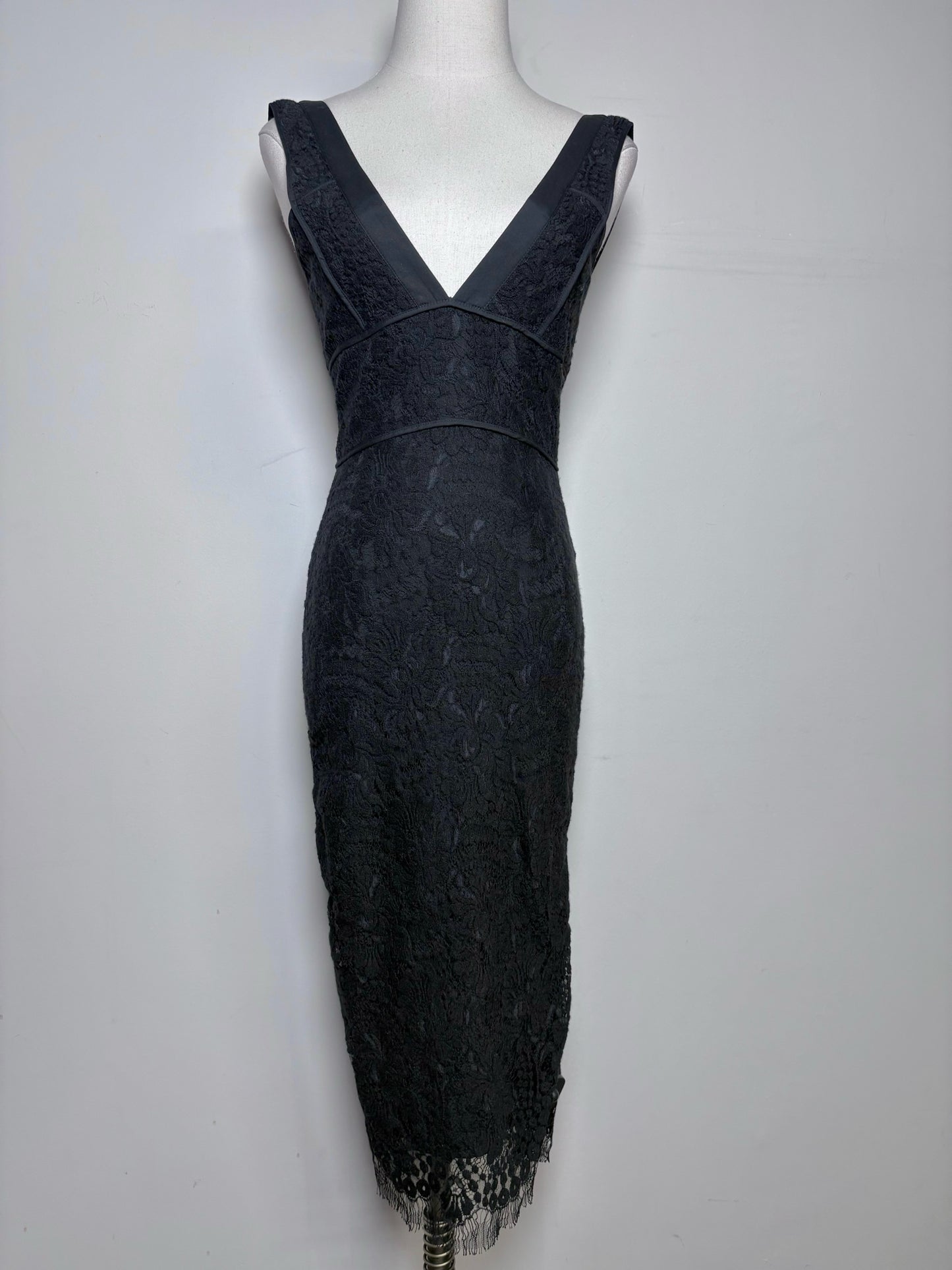 Women Size 8 (4-6 US) Victoria Beckham Black Lace Wool Blend Sheath Dr – VIDA STYLE SHOP