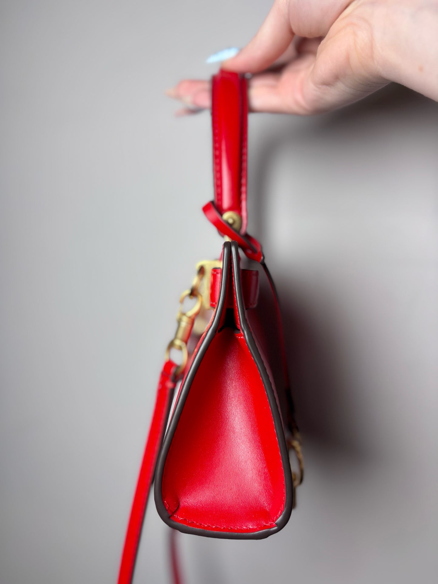 Women's Tory Burch Petite Lee Radziwill Brilliant Red Pre-owned NWT Tote