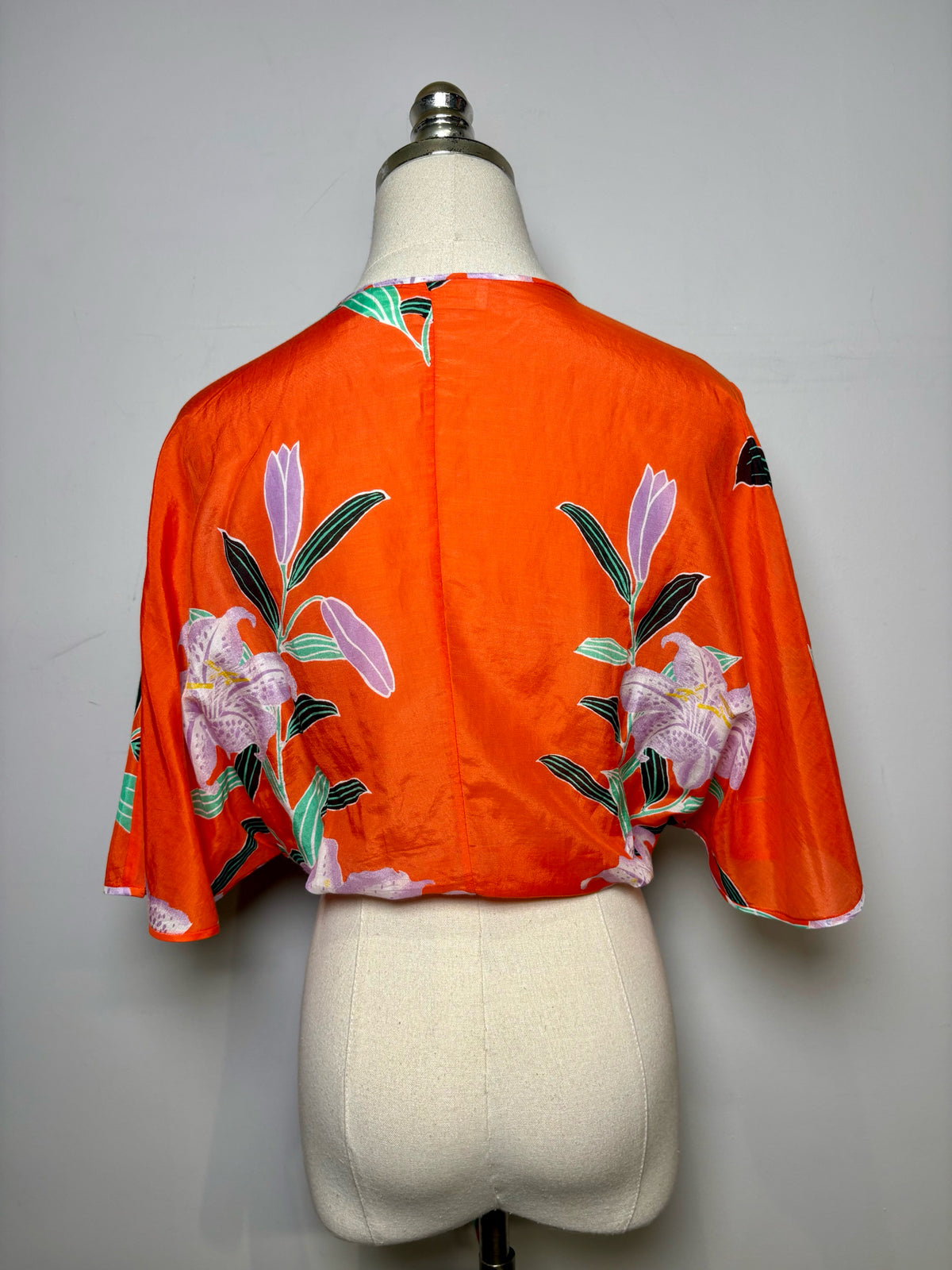 Women's Size S Diane von Furstenberg Red Lavender Iris Print Cotton Silk Pre-Owned Wrap Top