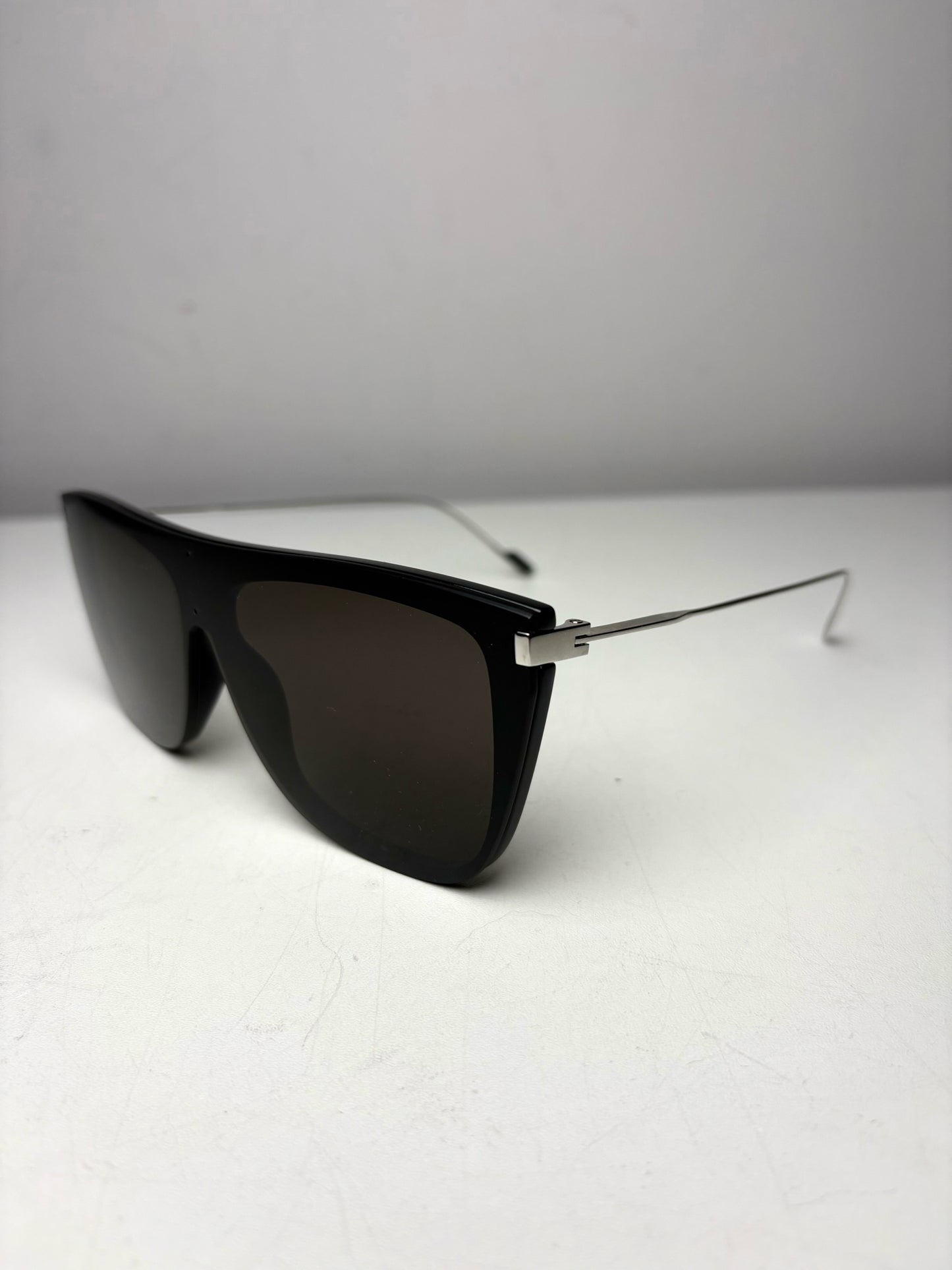 Saint Laurent Women's Pre-owned Black Acetate, Titanium Sunglasses