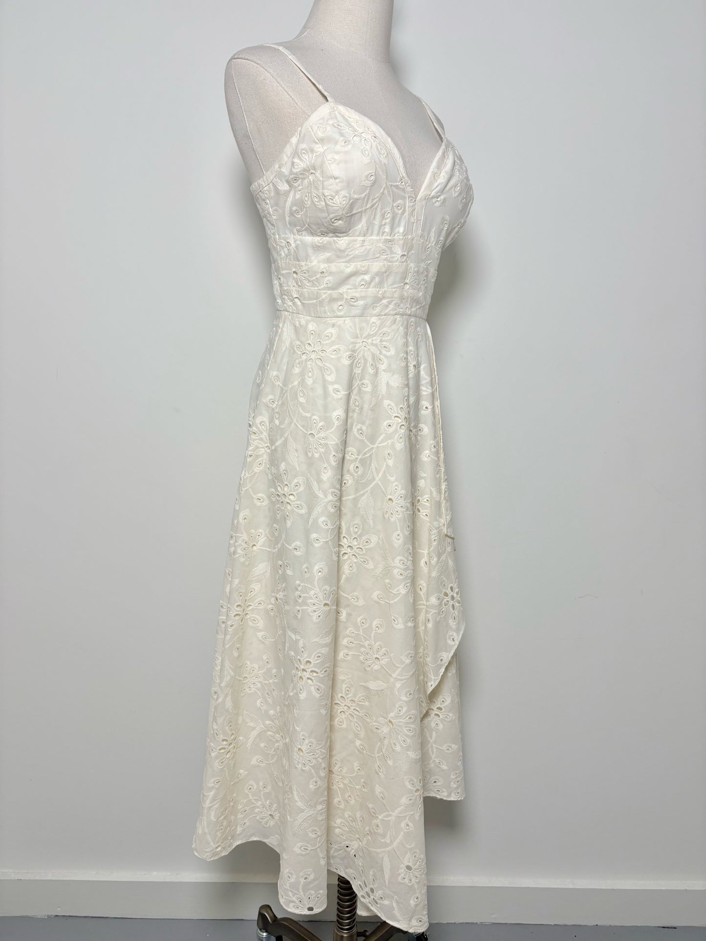 Women Size 6 BCBG Max Azria Cream Eyelet Lace Cotton NWT Dress