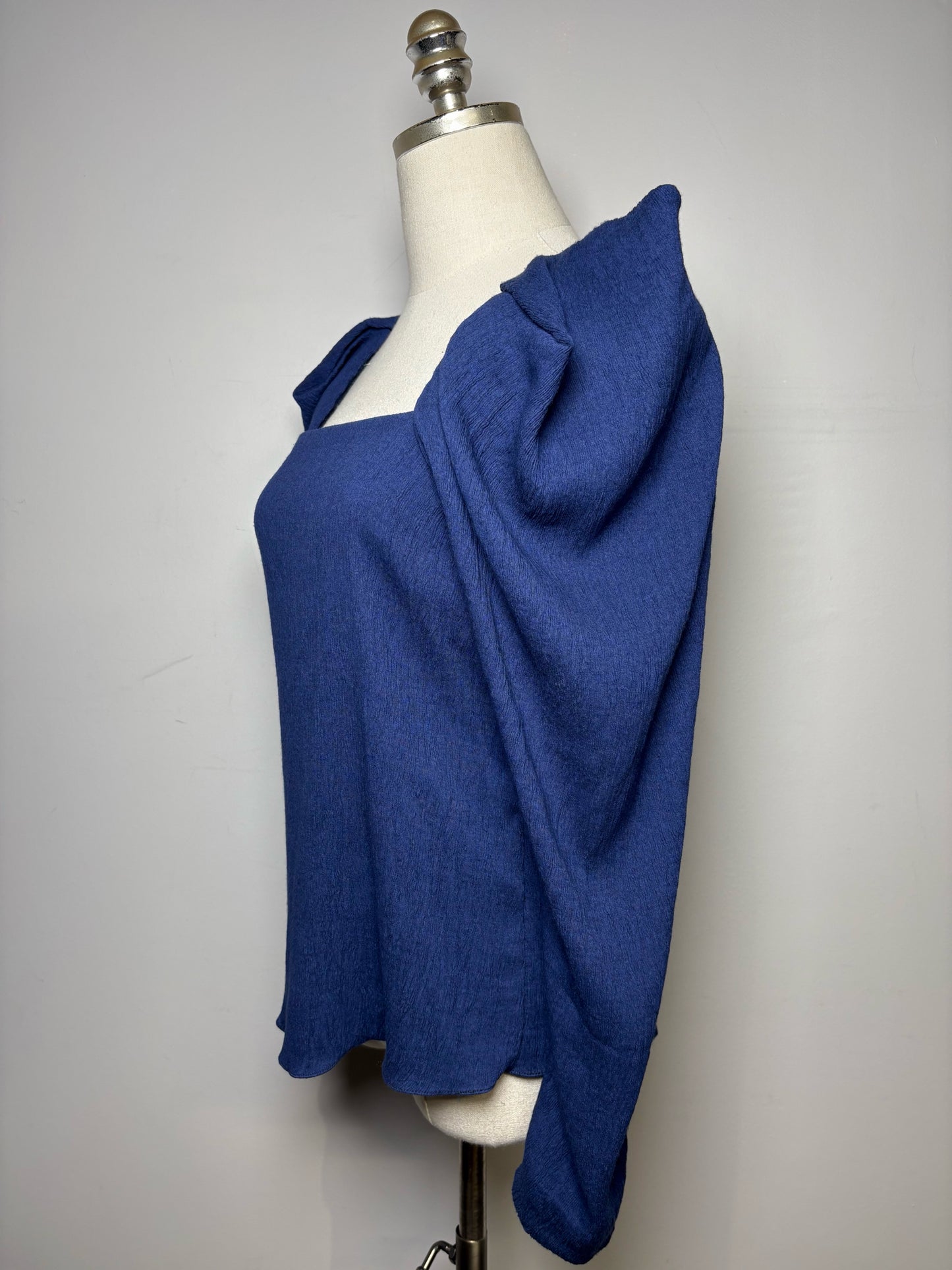 Women Size 6 Johanna Ortiz Navy Blue Textured Square Neckline Pre-owned Top