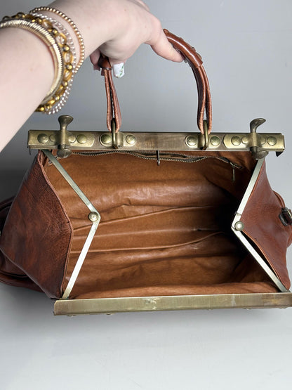Vintage 100% Leather Doctor's Pre-owned Chestnut Brown Bag