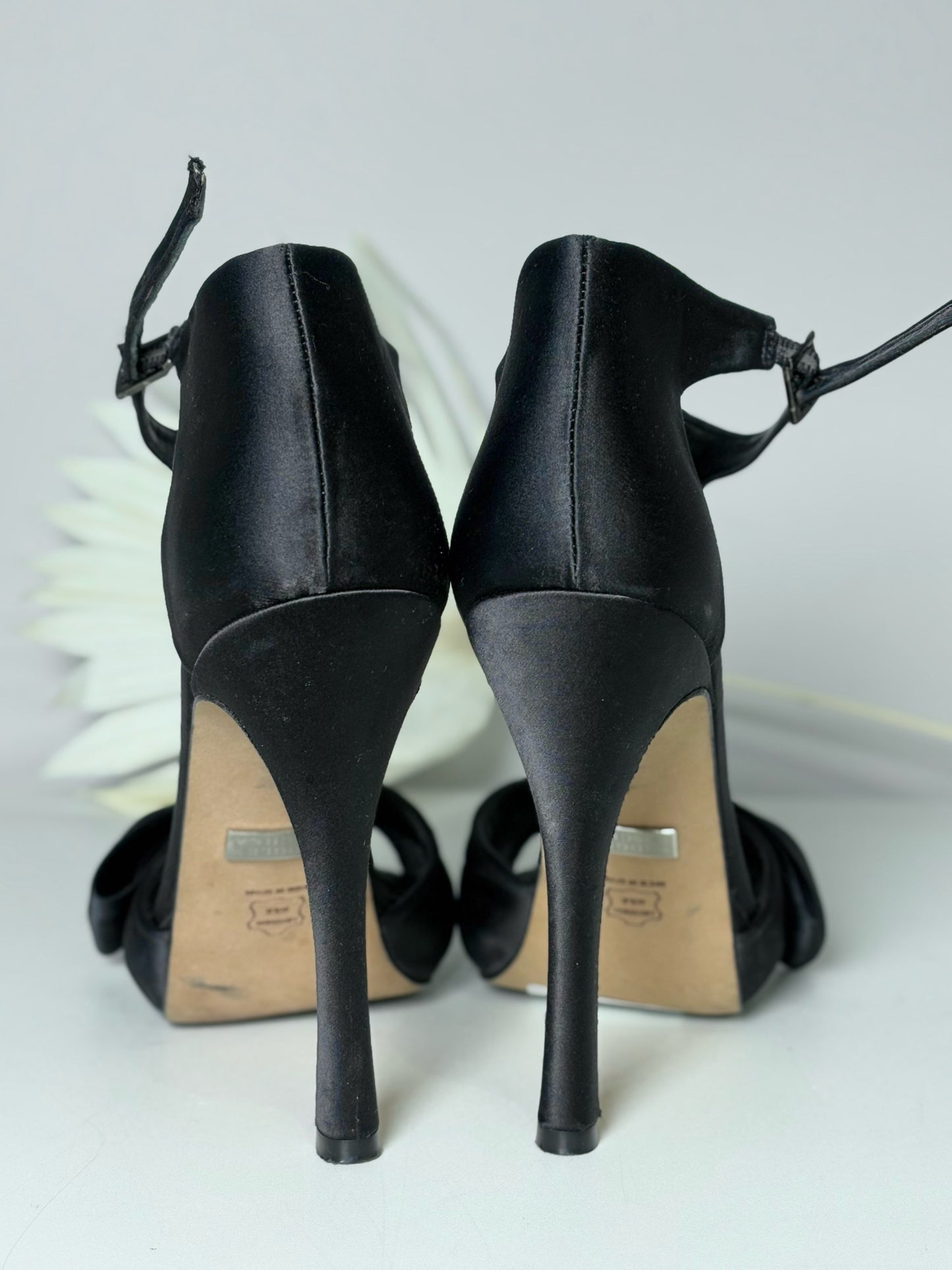 W Shoe Size 8 Badgley Mischka Black Satin Heels