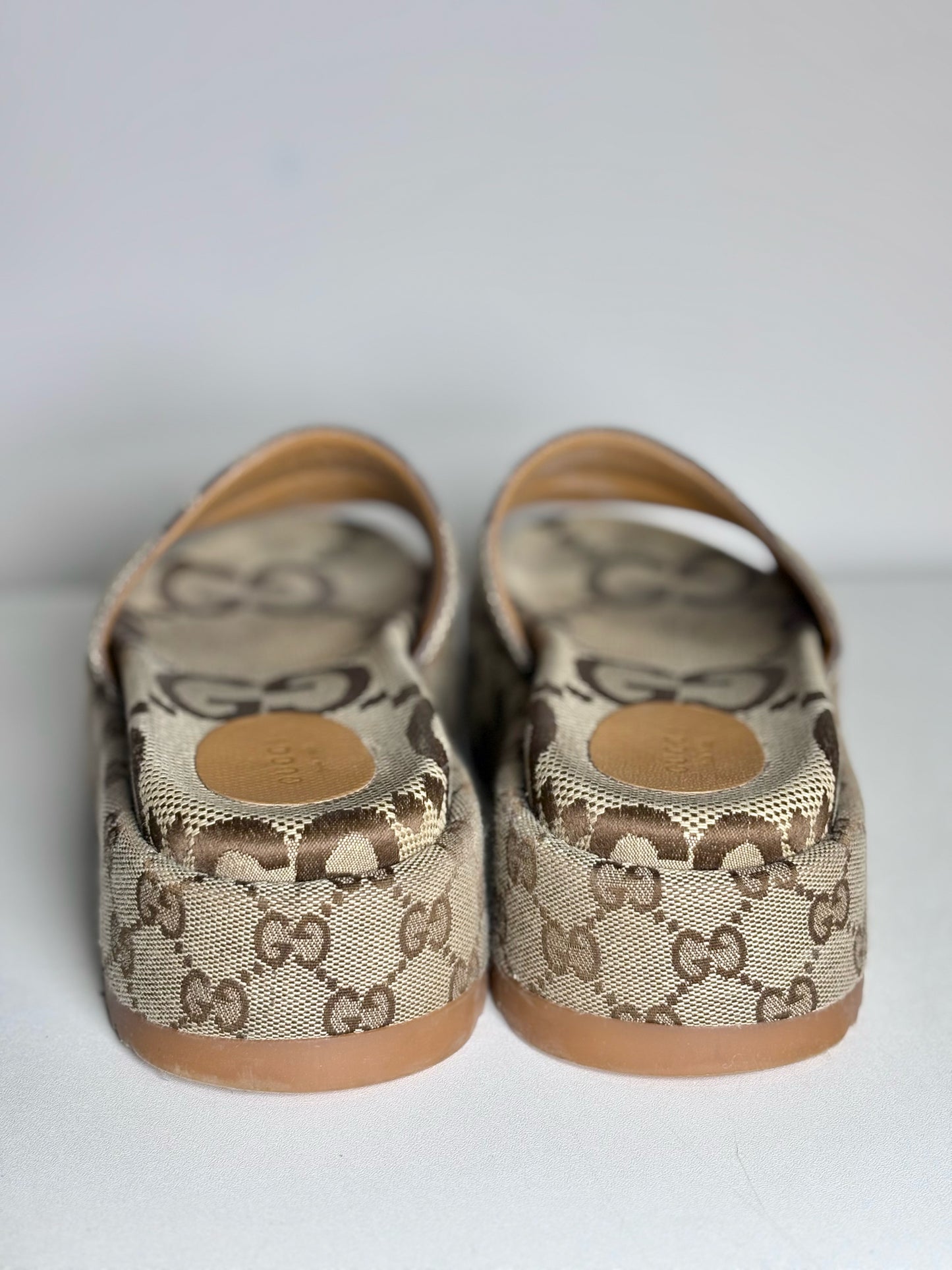 W Size 38.5 (8.5) Gucci Tan Canvas Platform Monogram Pre-owned Slide Sandal