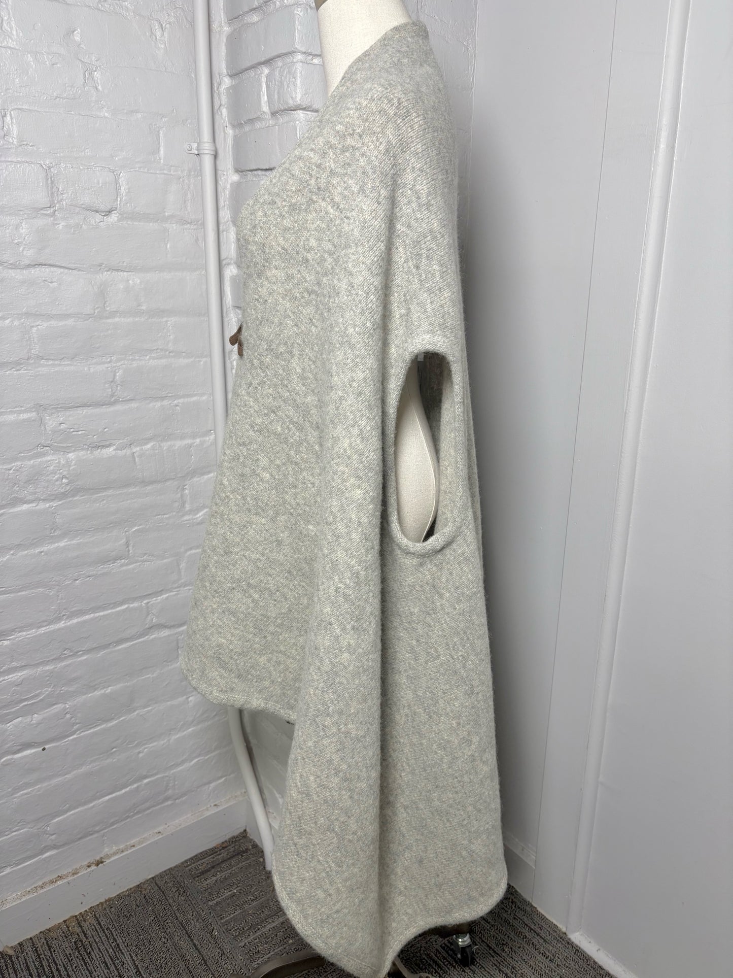 Women Size One Size Mirabell Salzburg Gray Poncho