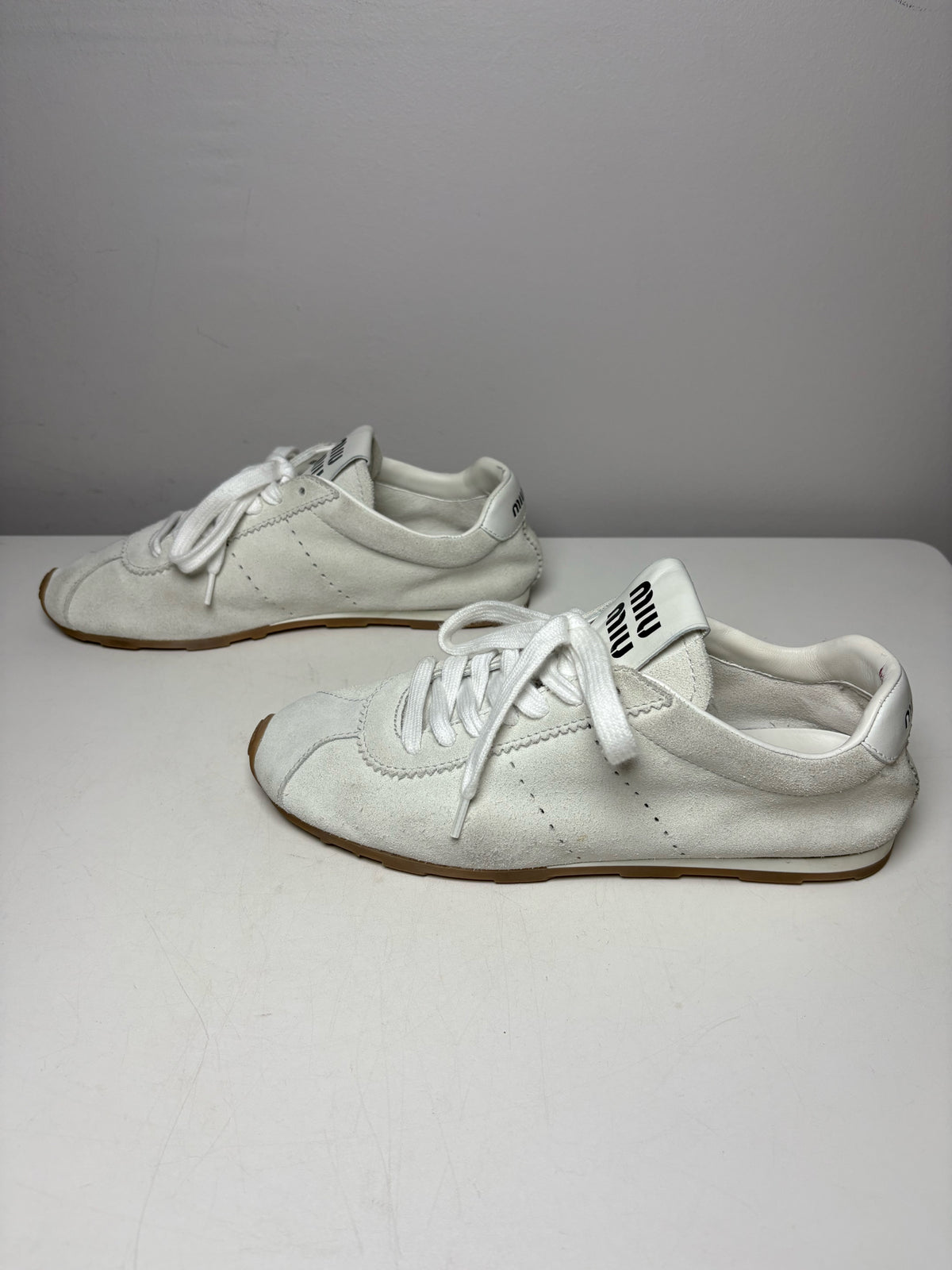 Women's Size 39 (US 9) Miu Miu Plume White Suede Pre-Owned Sneakers