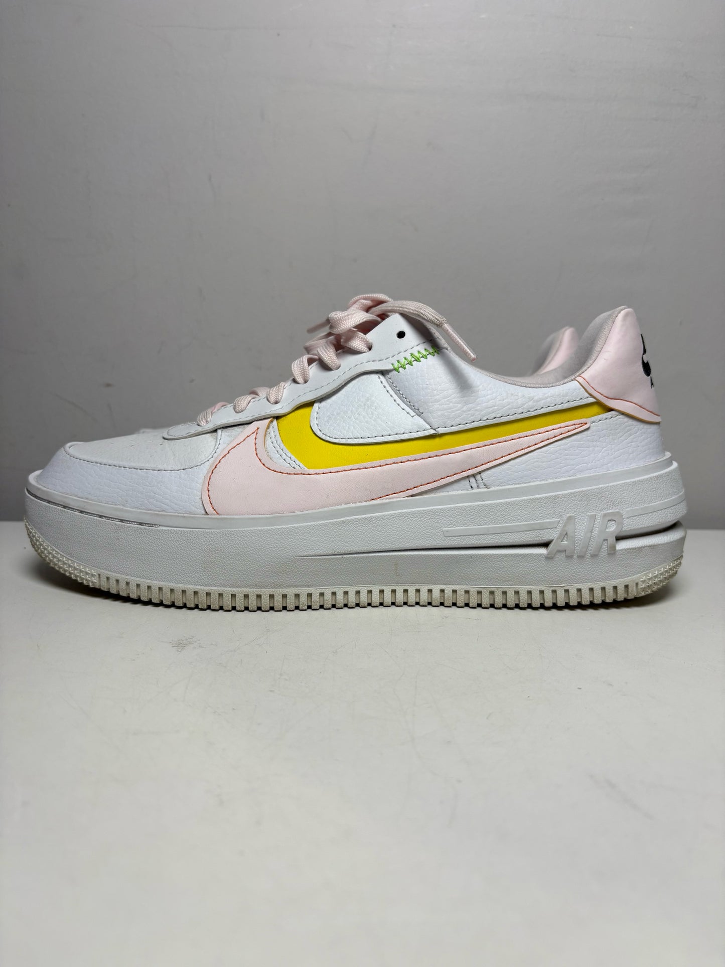 Women's Shoe Size 10.5 Nike Air Force 1 White Leather Pink Swoosh Pre-Owned Sneakers