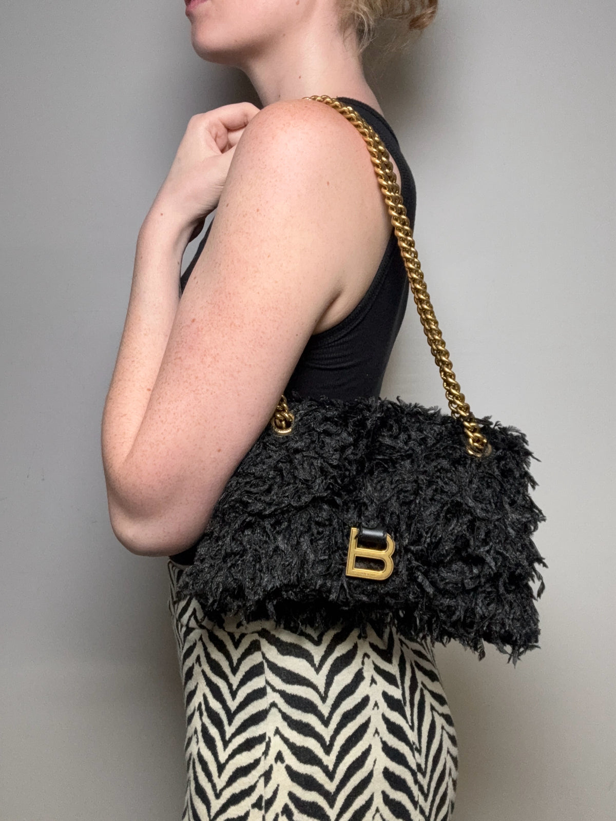 Women's Authentic Balenciaga Crush Chain Black Fabric Feather Gold-Tone NWT Pre-Owned Shoulder Bag