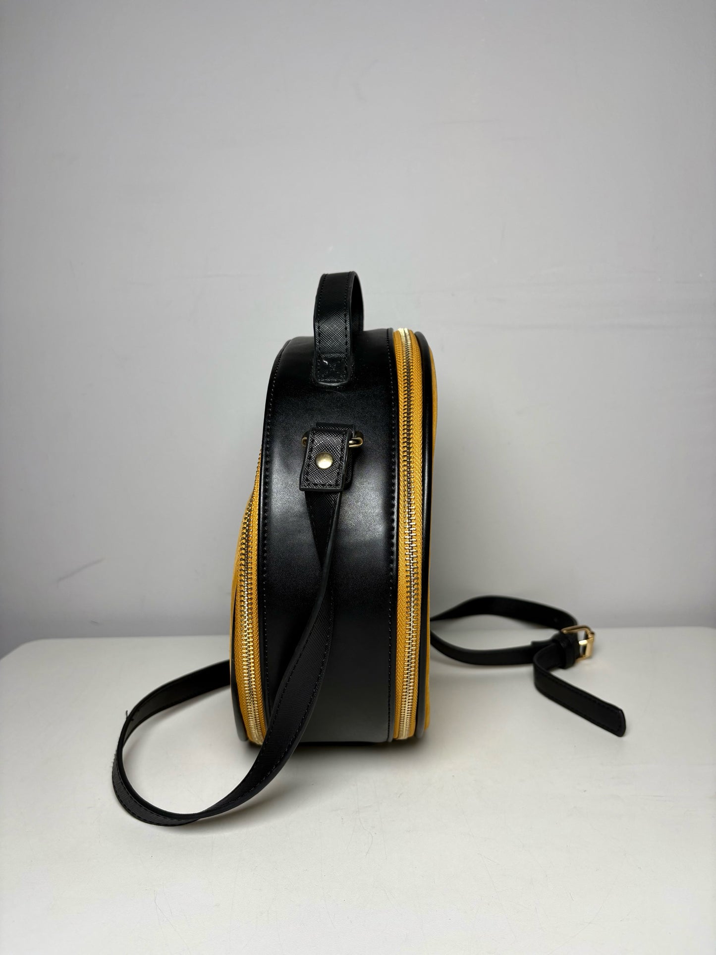 Ollie Quinn Suede Leather Pre-owned Black, Yellow Small Purse