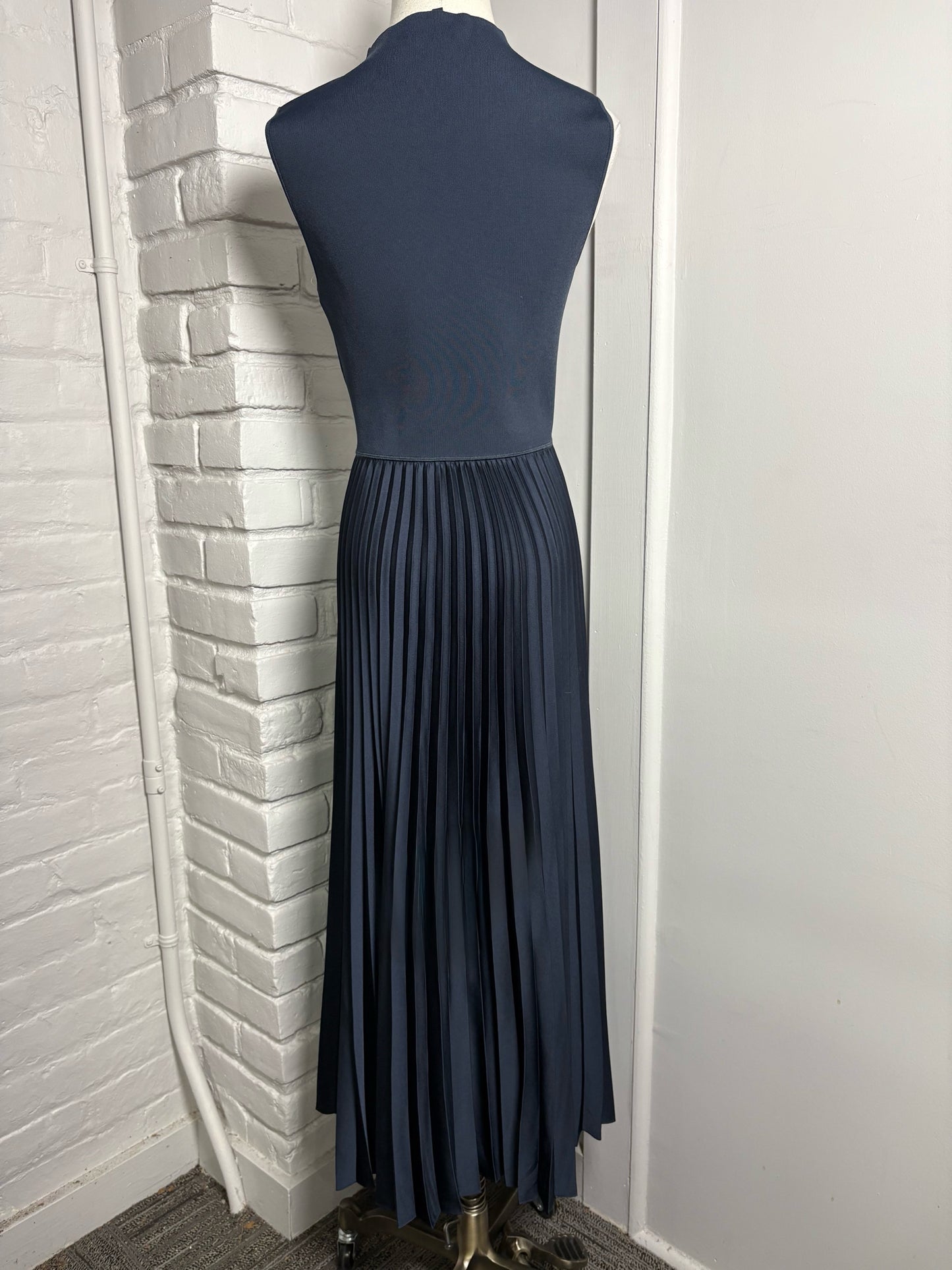 Women Size M Theory Navy Solid Dress