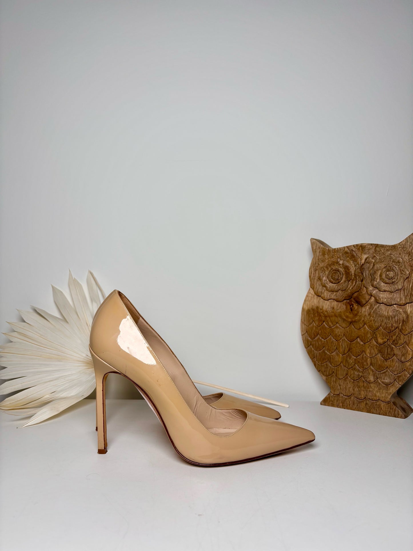 W Shoe Size 38 (7.5) Manolo Blahnik Tan Leather Patent Heels