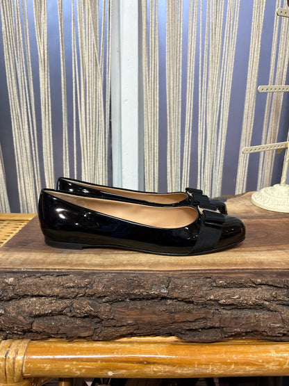 W Shoe Size 8.5 Salvatore Ferragamo Vara Black Patent Leather Bow Pumps