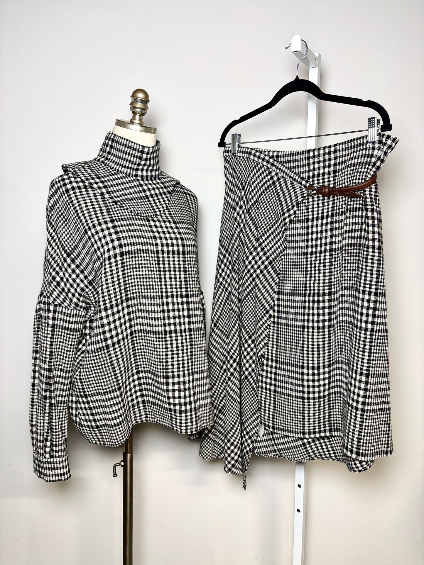 Women Size 6 (M) Tibi Black, White Plaid Midi Skirt
