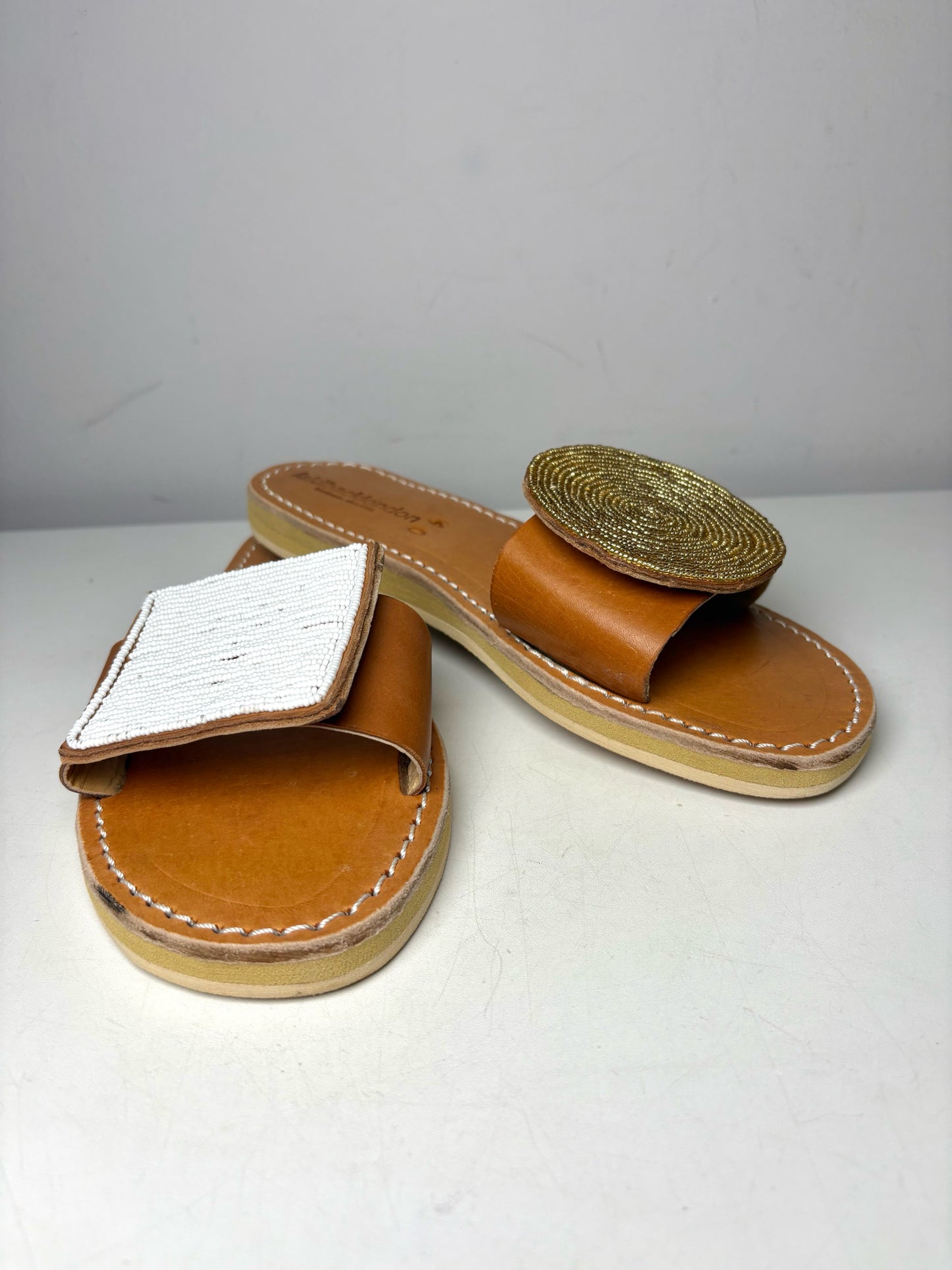 W Shoe Size 40 Laidback London Remi Tan, White, Gold Leather Pre-owned Sandals