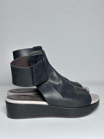W Shoe Size 36 (6, US) Coclico Black Leather Pre-owned, NWT Sandals