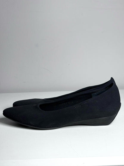 W Shoe Size 8 Ferragamo Black Flats