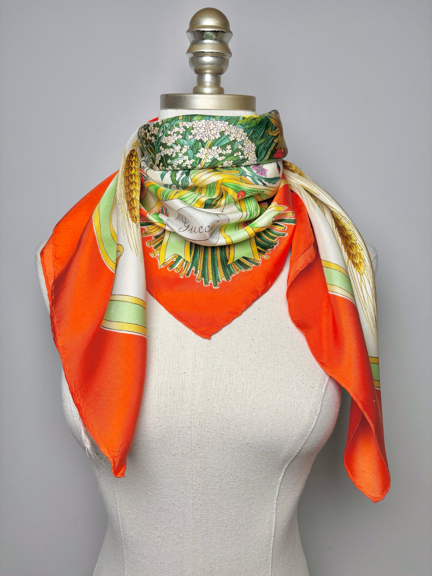 Gucci Floral Printed Hand-rolled 33 x 33 Vintage Silk Scarf