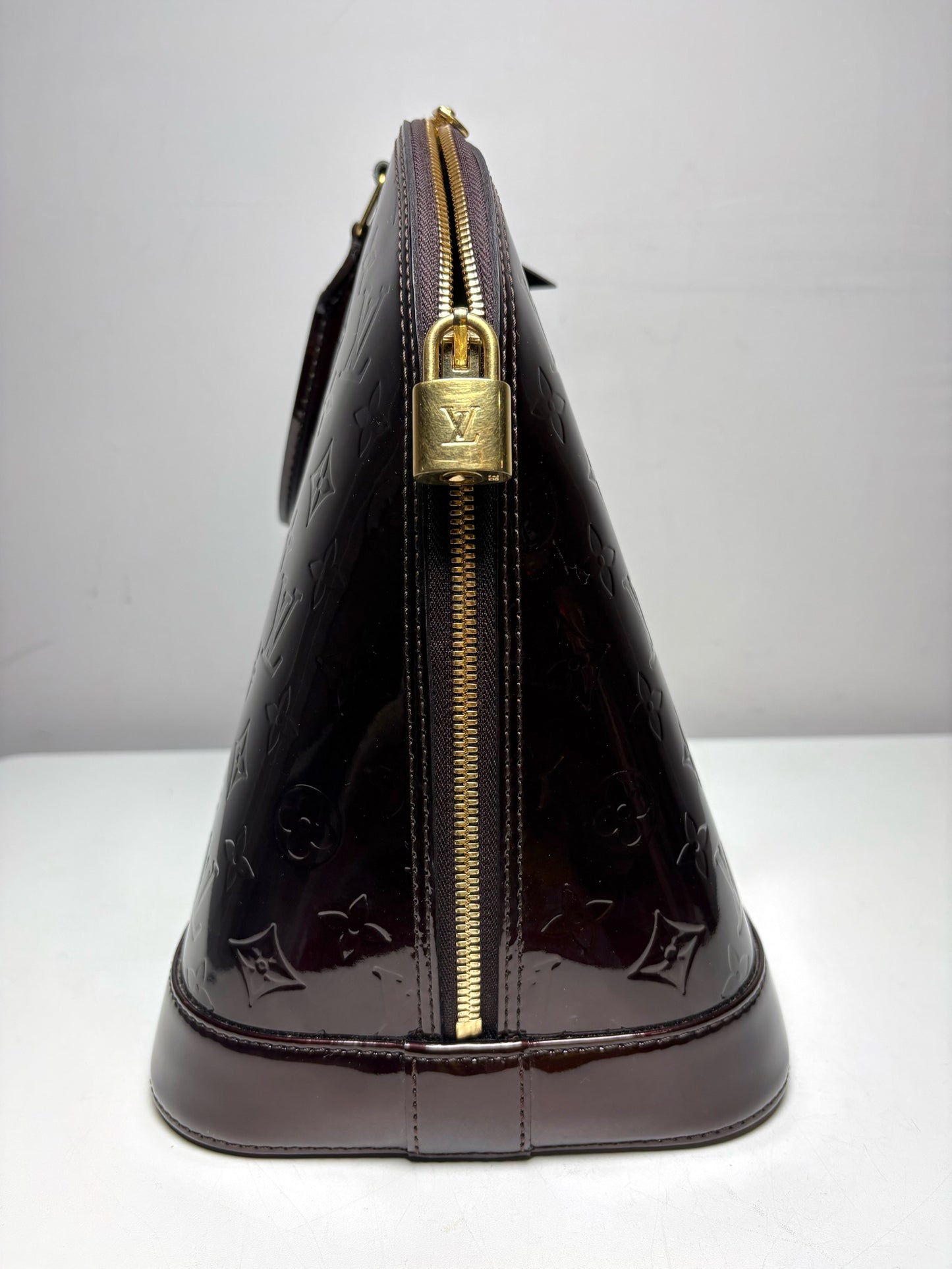 Women's Louis Vuitton Alma GM Rouge Monogram Vernis Leather 2011 Authentic Pre-Owned Bag
