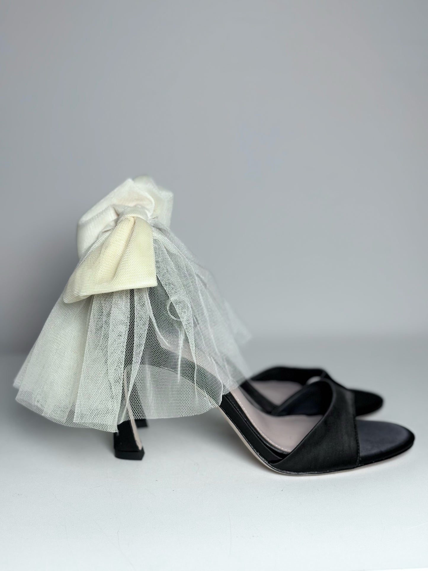 W Shoe Size 8.5 Antonio Melani x Born-Fifth Black Leather Suede Bow Back Heels