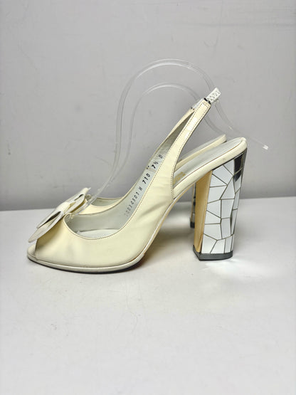Women Shoe Size 7.5 B Salvatore Ferragamo Off-White Patent Leather Pre-Owned Slingback Heels