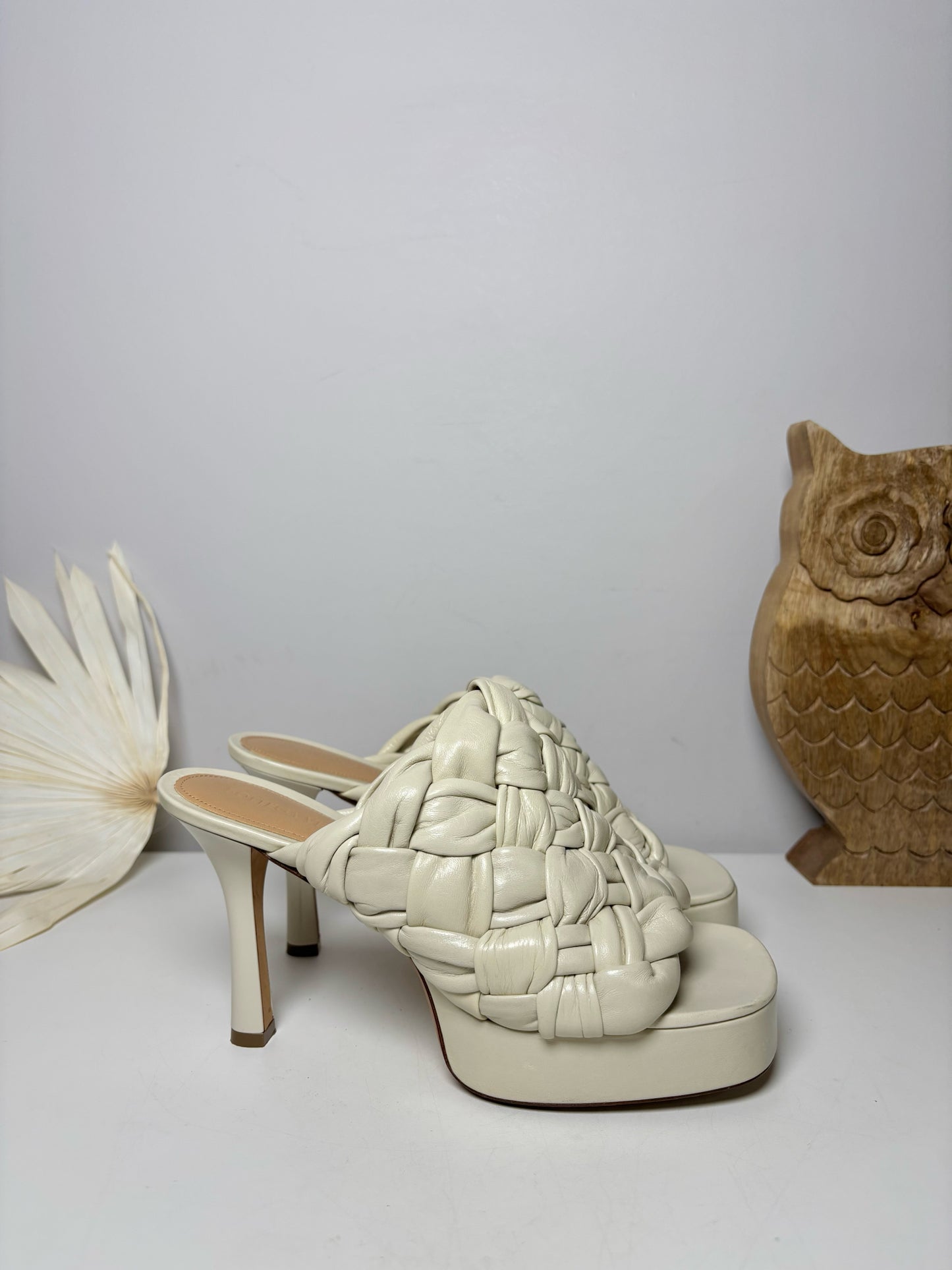 W Shoe Size 7 Bottega Veneta Cream Woven Leather Cowhide Peep Toe Heels