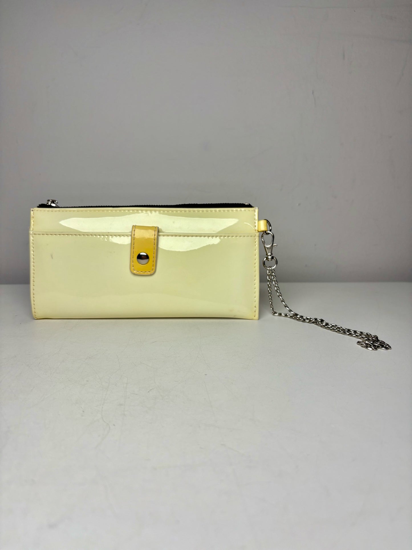 Lafayette 148 Solid Patent Leather Pre-owned Pale Yellow Clutch Purse