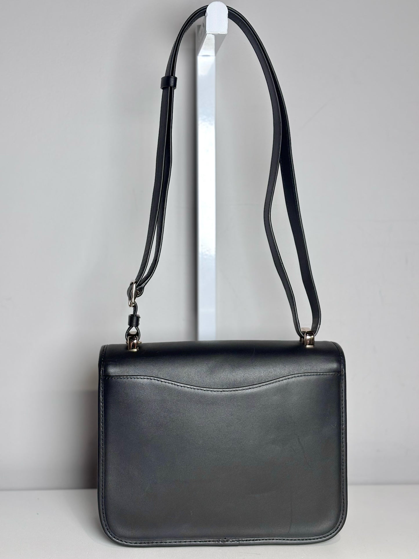 Women's Coach 2016 Page Shoulder Leather Pre-owned Black Bag