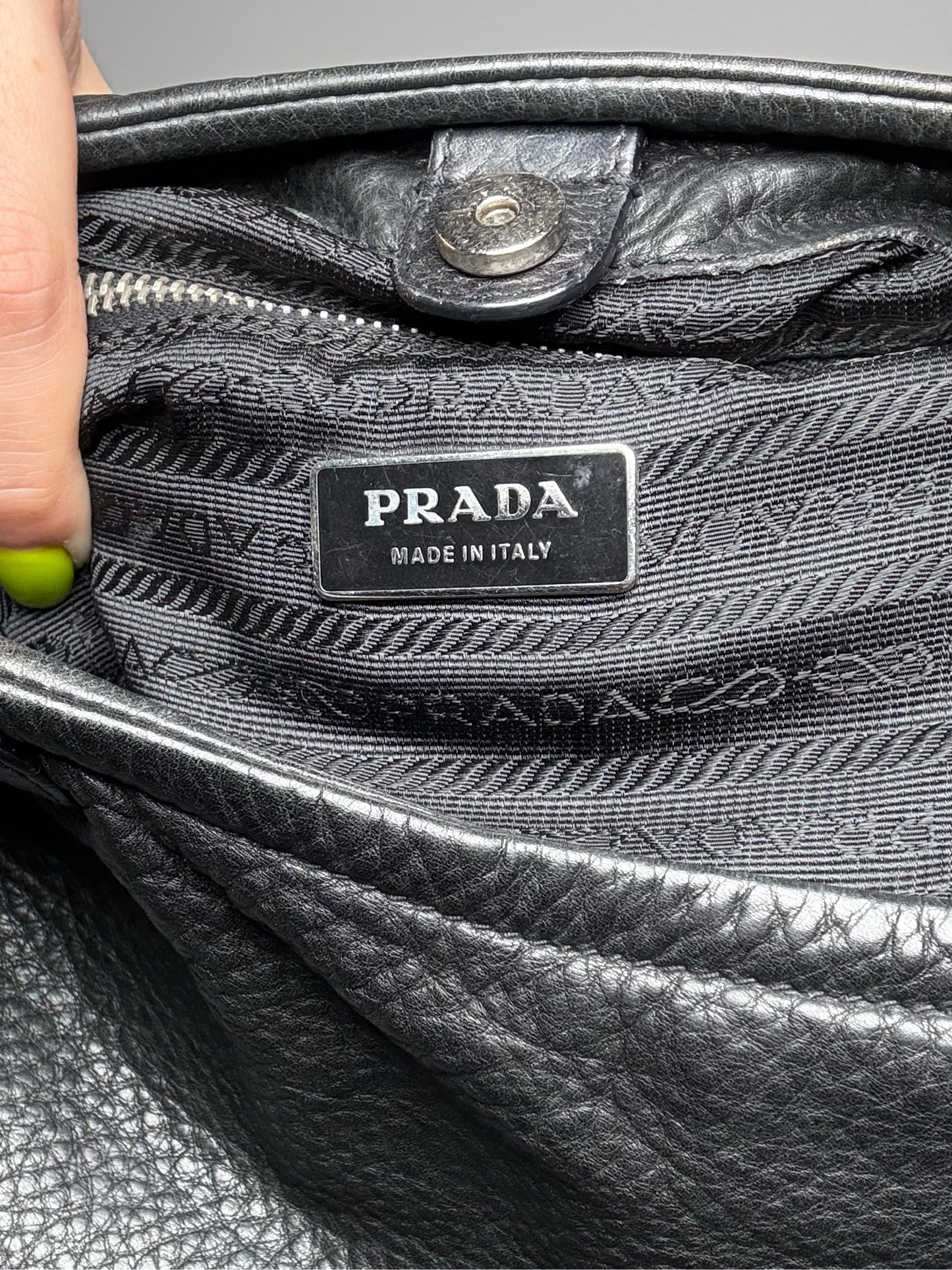 Prada Solid Vintage Leather Pre-owned Black Medium Purse