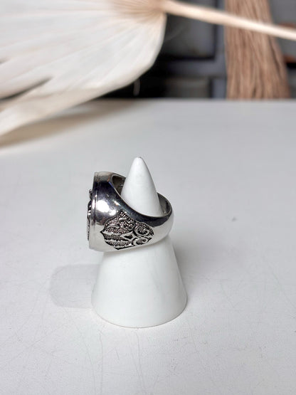 No Label Silver 8 Wolf Medallion Ring