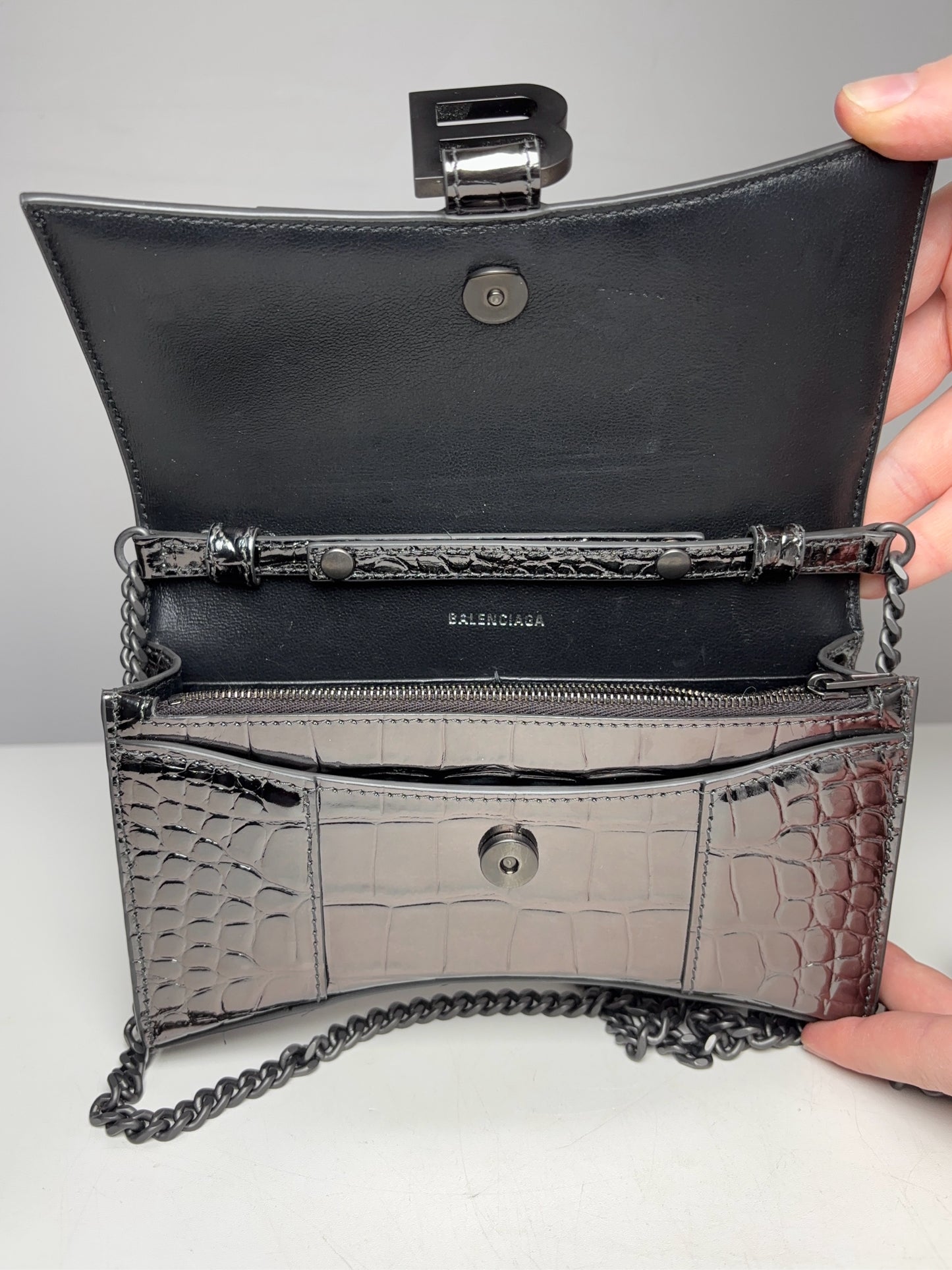 Balenciaga Gunmetal Hourglass Wallet on Chain NWOT Pre-owned