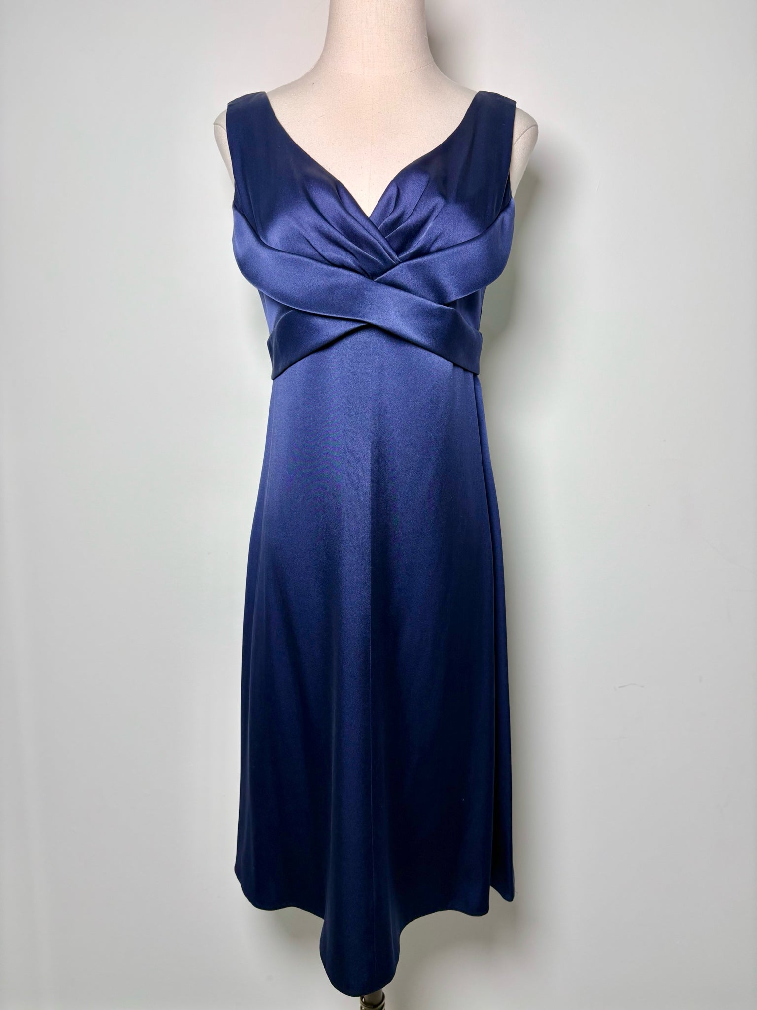 Women Size 40 (4, US) Giorgio Armani Royal Blue Solid Silk Dress – VIDA STYLE SHOP Women Size 40 (4, US) Giorgio Armani Royal Blue Solid Silk Dress – VIDA STYLE SHOP