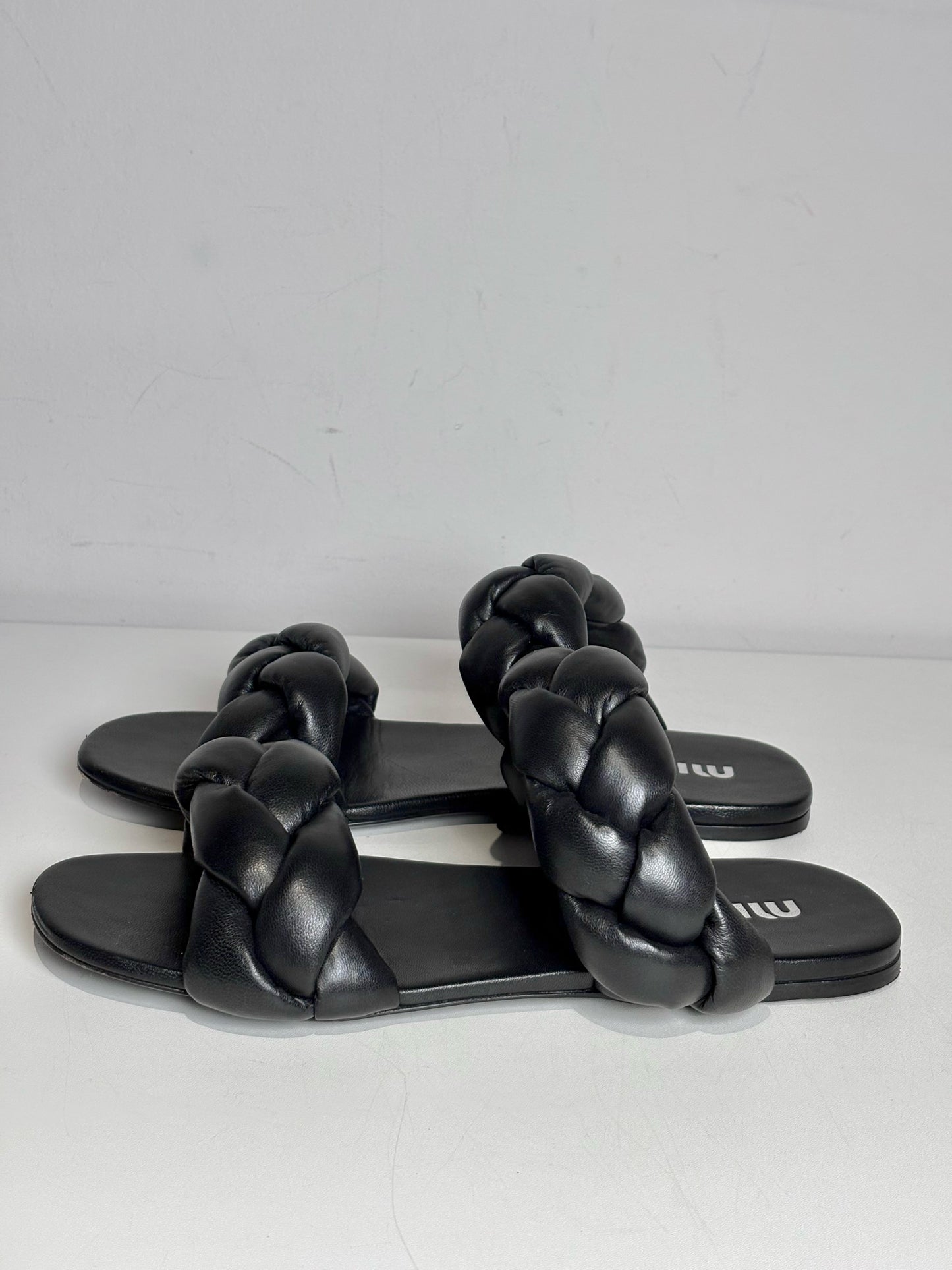 W Shoe Size 38 (8 US) Miu Miu Black Leather Women's Pre-owned Sandals