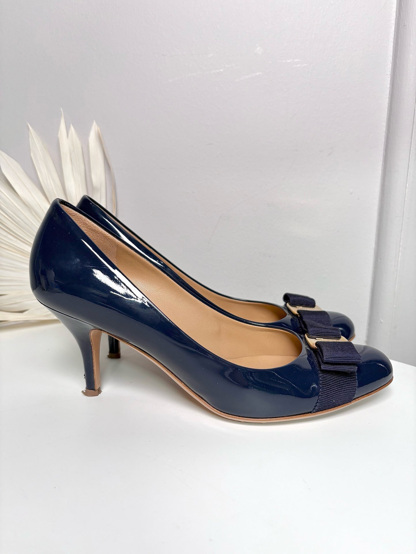 W Shoe Size 7.5 Salvatore Ferragamo Carla Blue Patent Leather Heels