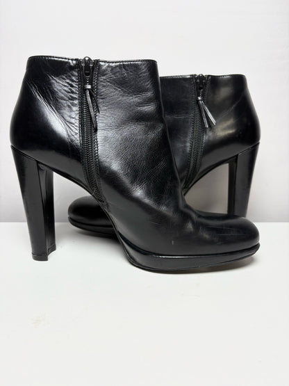 Women's Shoe Size 7 Stuart Weitzman Black Leather Pre-Owned Ankle Bootie Heels