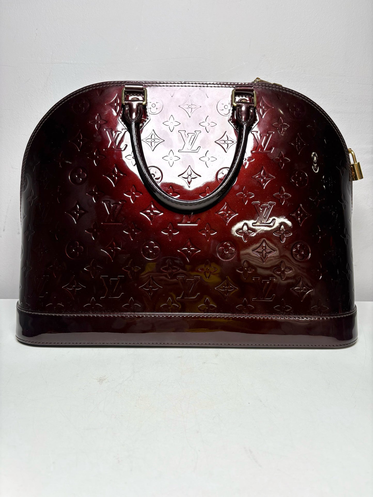 Women's Louis Vuitton Alma GM Rouge Monogram Vernis Leather 2011 Authentic Pre-Owned Bag