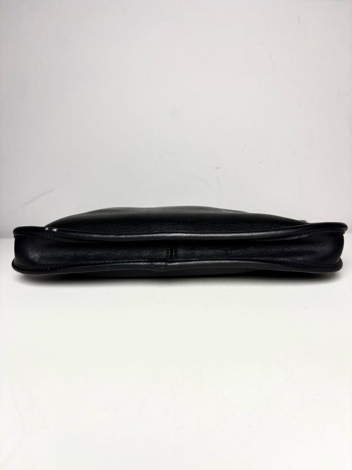 Women's NOL Leather Vintage Solid Pre-owned Black Wristlet