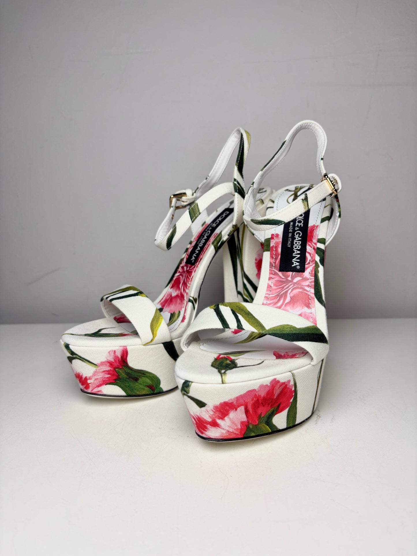 W Shoe Size 39 (8.5 - 9 US) Dolce & Gabbana White Fabric Pre-owned Heels