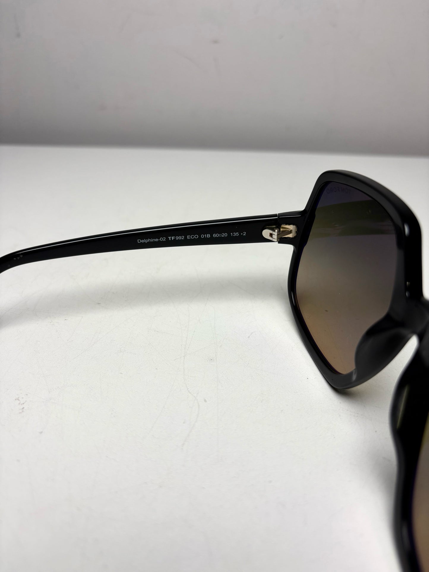 Tom Ford Women's NWT, Pre-owned Black Acetate Sunglasses