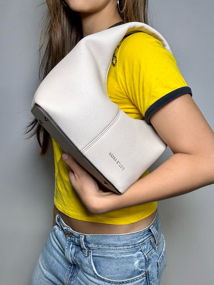 Women's Kazar Studio Cream Pebble Leather Pre-Owned Small Dumpling Purse