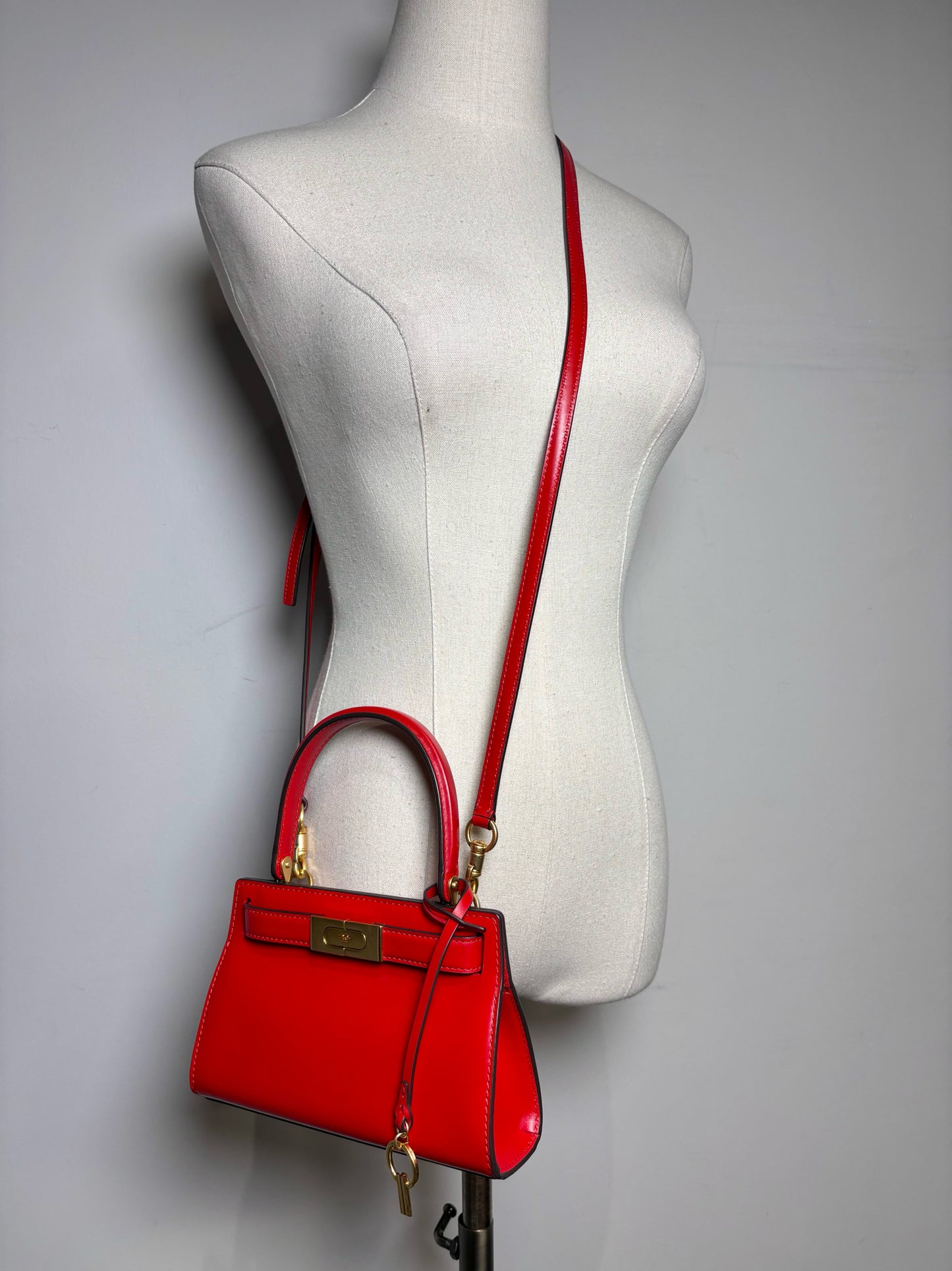 Women's Tory Burch Petite Lee Radziwill Brilliant Red Pre-owned NWT Tote