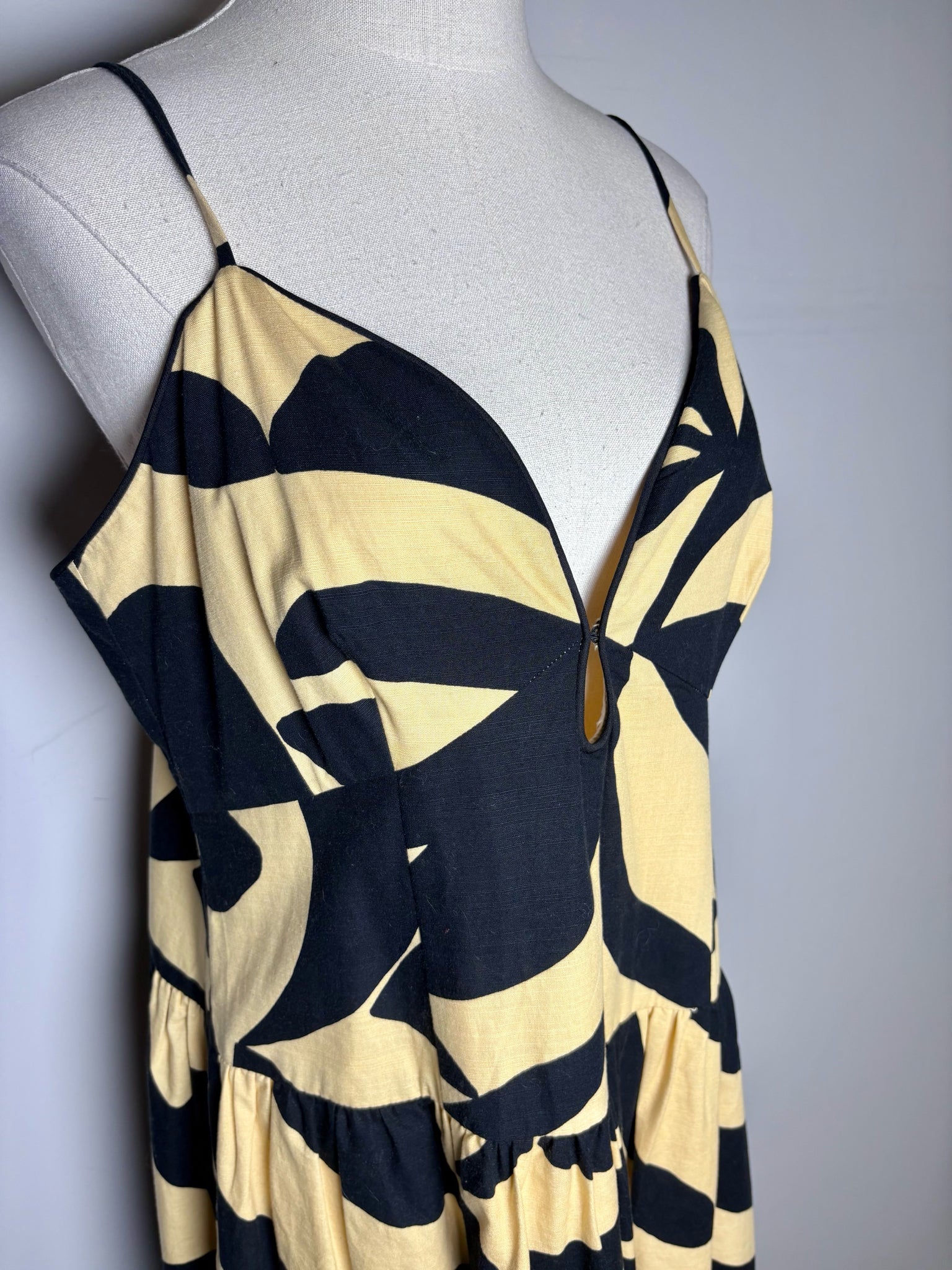 mon renn surreal midi dress Women Size L Mon Renn Beige, Black Print Cotton Pre-owned Midi Dress