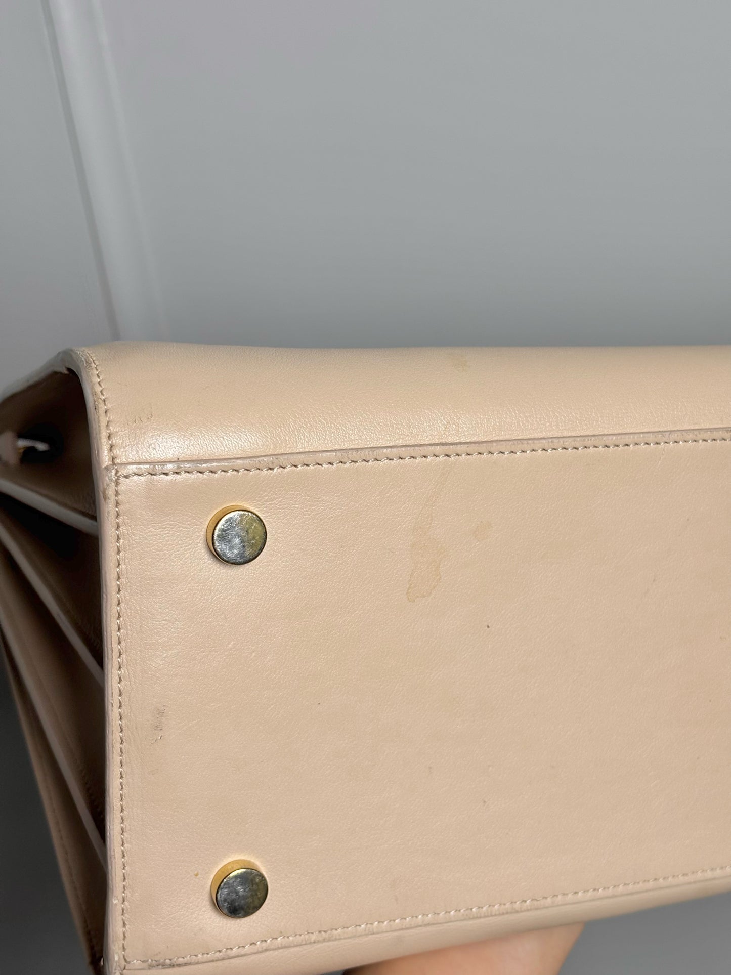 Leather "Sac De Jour" Saint Laurent Solid Cream Calfskin Medium Purse