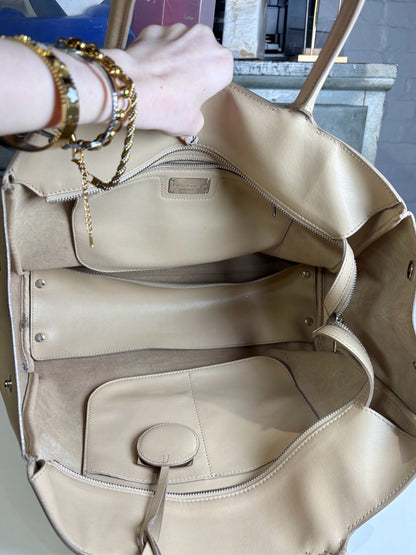 Women's Salvatore Ferragamo Solid Leather Pre-owned Beige Print Large Purse
