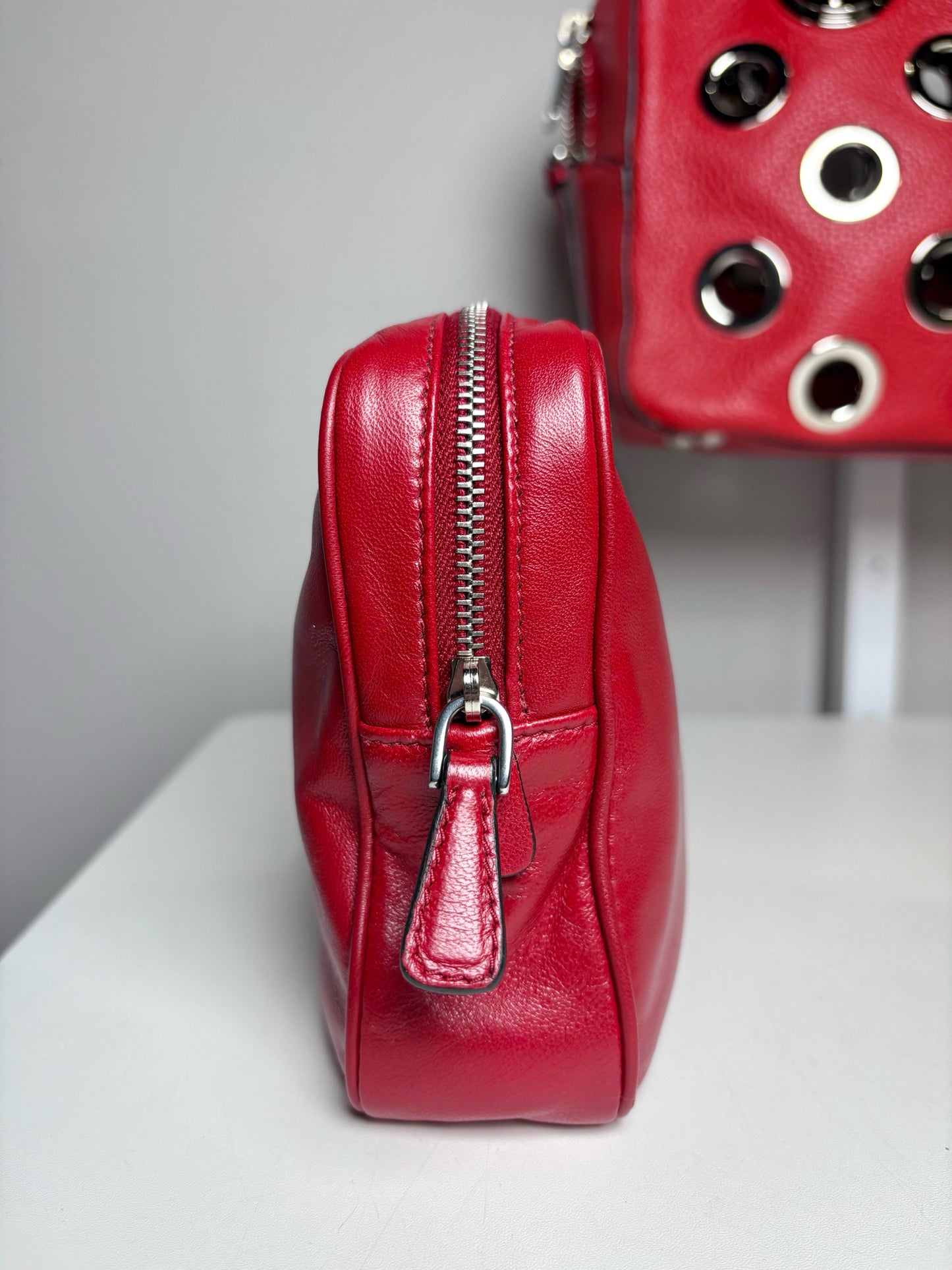 Women's Prada Vitello Daina Silver Grommets Leather Pre-owned Red Bag