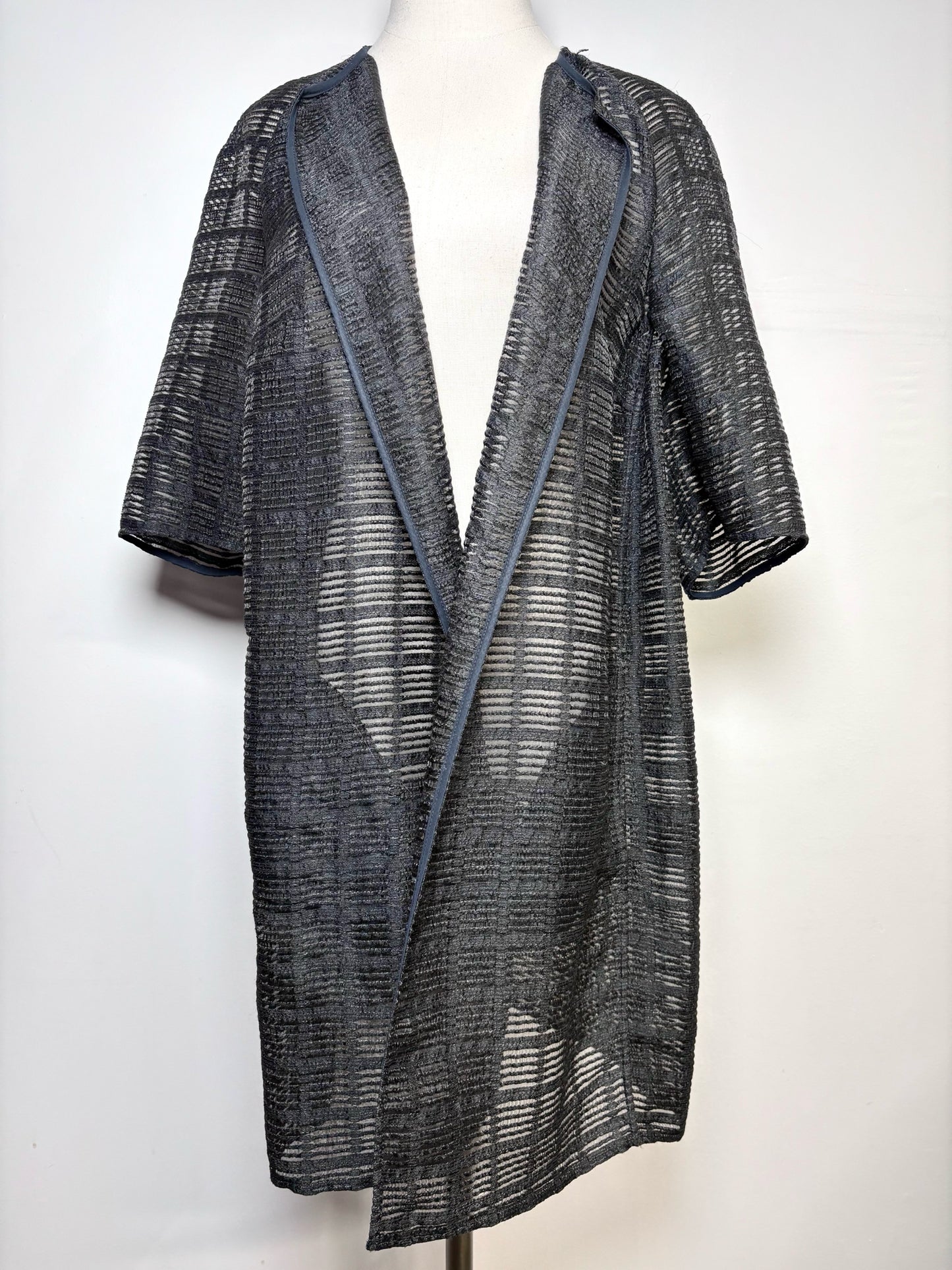 Women Size 12 Akris Black Solid Pre-owned Top