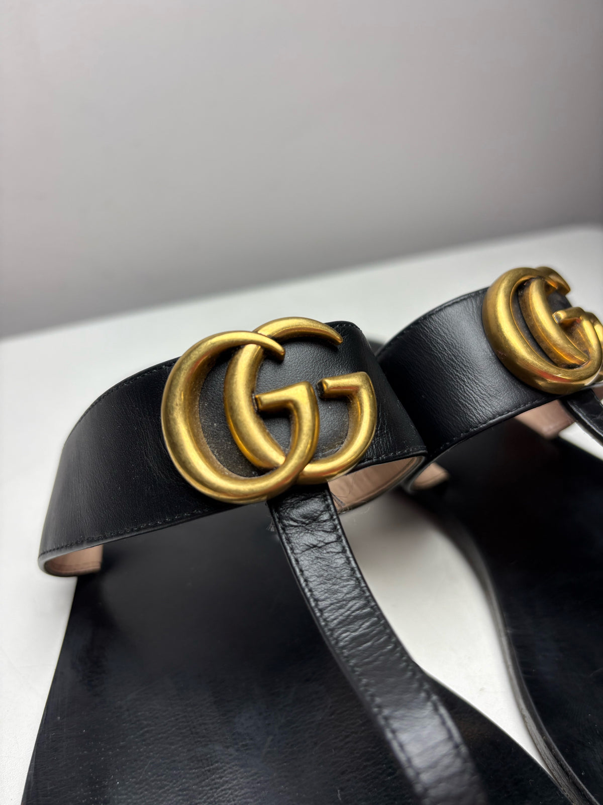 Women's Shoe Size 41 Gucci GG Marmont Black Leather Pre-Owned T-Strap Sandals