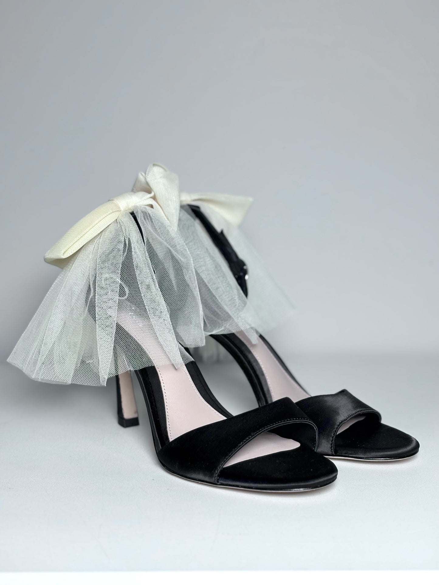 W Shoe Size 8.5 Antonio Melani x Born-Fifth Black Leather Suede Bow Back Heels